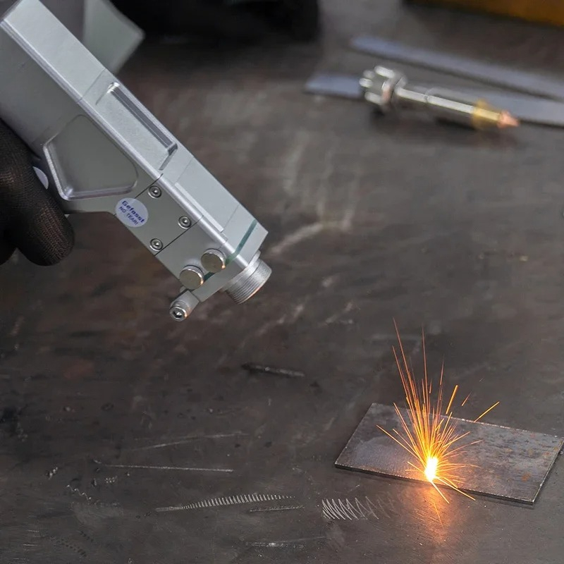 China handheld fiber    metal  - đánh giá và giá Fiber Laser Welder 2000W